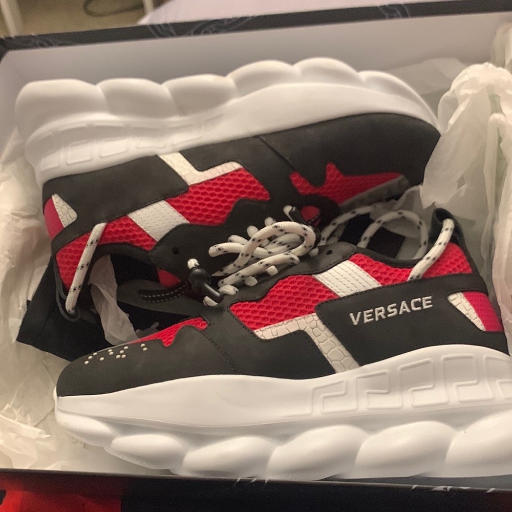 Versace chain reaction